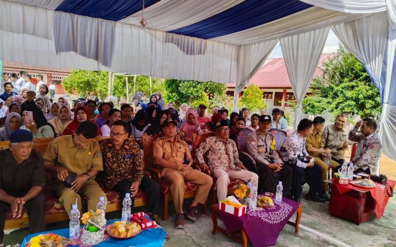 Beri Rasa Aman, Polsek Ketahun  Hadiri Pelepasan Siswa Siswi SMP N 13 Bengkulu Utara Tahun 2024