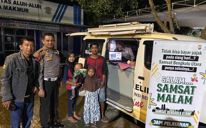 Mempermudah Urusan Pajak Kendaraan, Polres BU Hadirkan Inovasi Baru Samsat Malam di Alun-Alun Kota Argamakmur