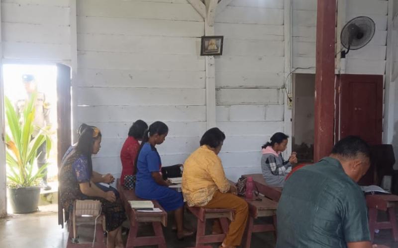 Minggu Kasih, Polsek Kaur Selatan bersama Jemaat Pospel HKBP Desa Padang Petron 