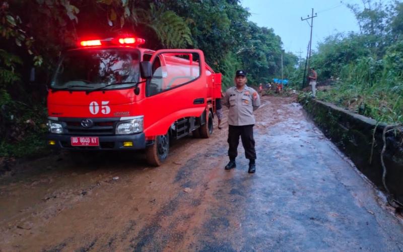 Longsor, Personel Polsek Padang Ulak Tanding Monitoring dan Pengecekan Jalur Lintas Curup-Lubuklinggau