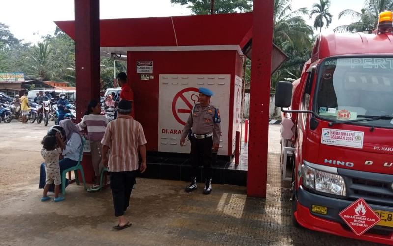 Personel piket Polsek Padang Jaya Lakukan Pengecekan dan Pengamanan Kegiatan di Pertashop Desa Marga Sakti 