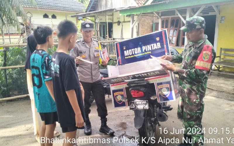 Bhabinkamtibmas Polsek Kaur Laksankan Perpustakaan Keliling di Desa Binaan 