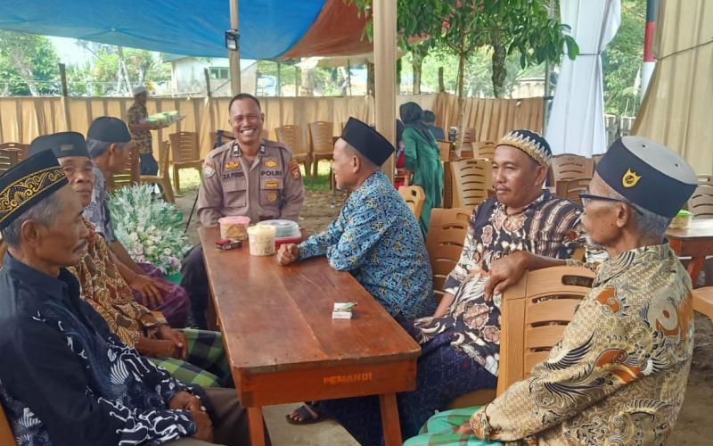 Sambang ke Pesta Pernikahan, Kanit Binmas Sampaikan Pesan Kamtibmas