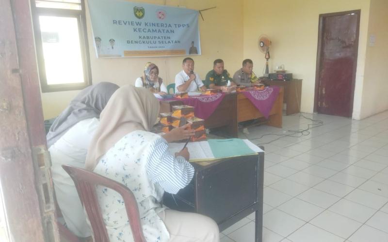 Tingkatkan Sinergitas Bhabinkamtibmas Hadiri Review TTPS, Tingkat Kecamatan  Untuk Turunkan Stunting