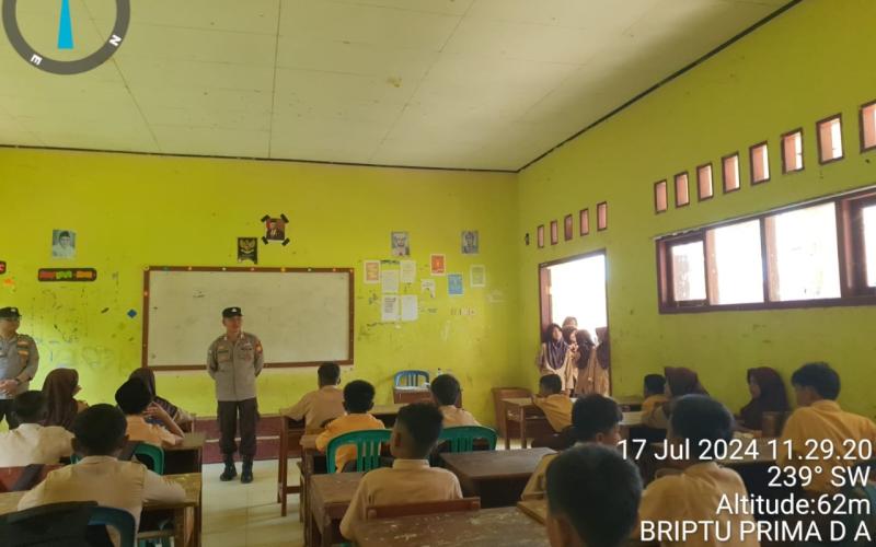 Sat Binmas Polres Kaur Laksanaan Kegiatan Penyuluhan dan Sosialisasi di SMPN 1 Kaur