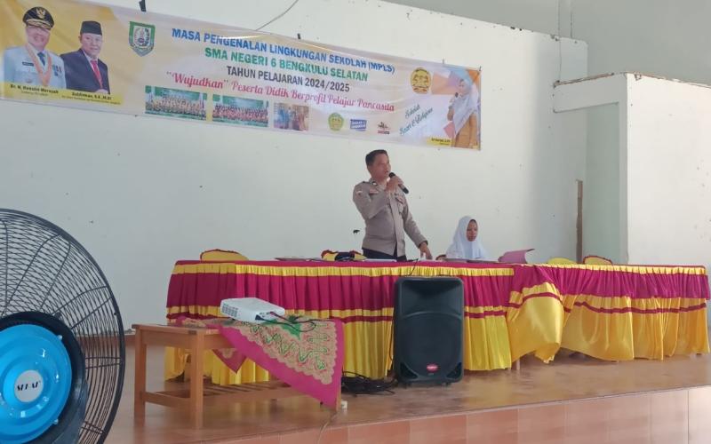 Kanit Binmas Polsek Manna Sambangi Siswa SMAN 6 BS, Sosialisasi Kenakalan Remaja, Bahaya Narkoba dan Tertib Berlalu Lintas