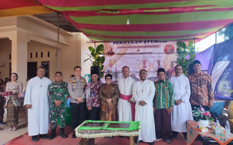 Kapolsek Ketahun Hadiri Peresmian Gereja Santo Paulus Desa Bukit Makmur