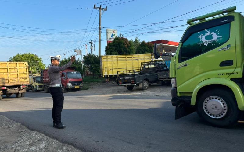 Polsek Ketahun Berikan Pelayanan Lalu Lintas Kepada Masyarakat
