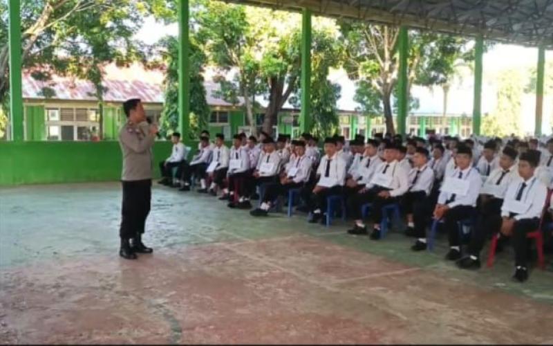Kanit Binmas Polsek Kota Manna Sosialisasi Kenakalan Remaja di SMAN 2 BS 