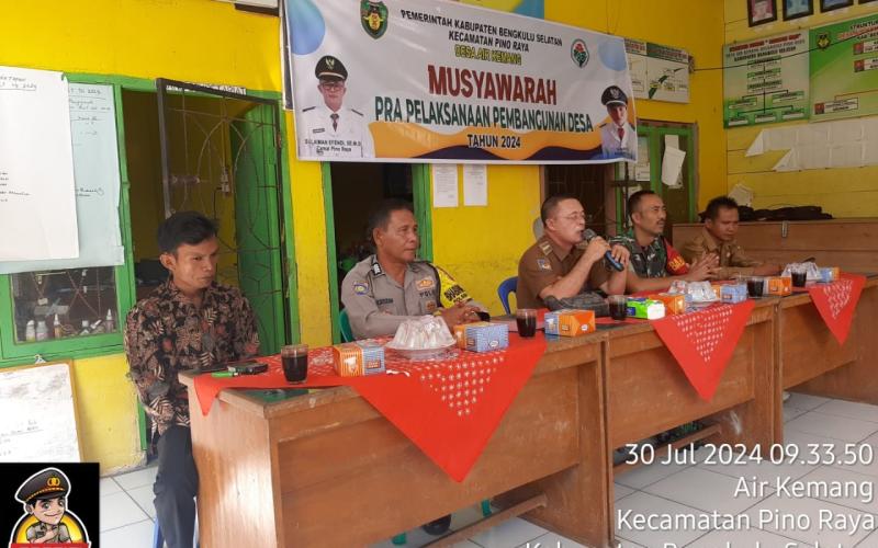 Bhabinkamtibmas Polsek Pino Raya Menghadiri Musyawarah Pra Pembangunan Fisik di Desa Air Kemang