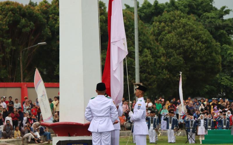 Sukses, Upacara Penurunan Bendera HUT ke-79 RI di Bengkulu Utara  Berjalan Lancar