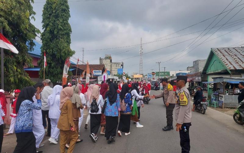 Polsek Ketahun Laksanakan Pengamanan Karnaval Dalam Rangka Memeriahkan Peringatan HUT Kemerdekaan RI Tahun 2024 Ke-79