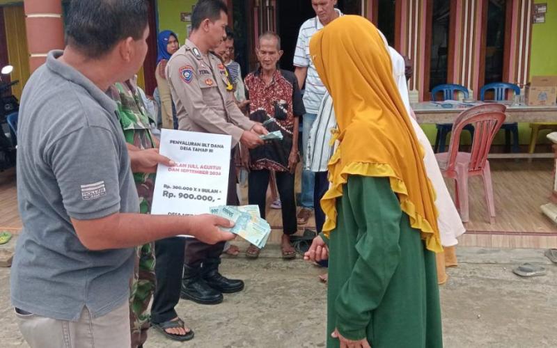 Cooling System  Wujudkan Pemilukada 2024 yang Aman , Damai, dan Sejuk, Polsek Kota Padang Amankan Pembagian BLT