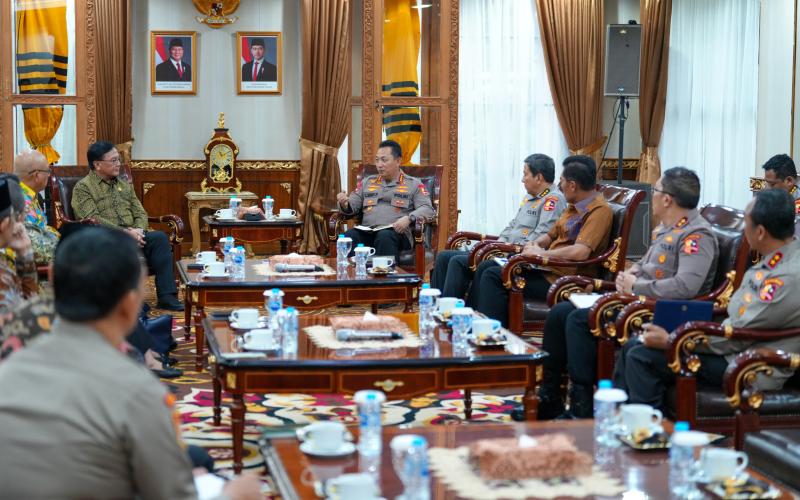 Temui Kapolri, Mohammad Dawam Serahkan Tiga Hasil Penelitian dan Rekomendasi Kompolnas                                      