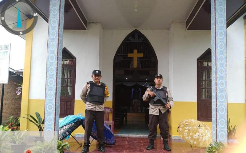 Polsek Padang Ulak Tanding Amankan Ibadah Minggu di Gereja GKII Kasie Kasubun