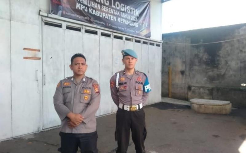 Siap Ciptakan Situasi Kamtibnas Jelang Pilkada di Kabupaten Kepahiang Aman dan Kondusif, Polres Kepahiang Perketat Pengamanan Kantor Penyelengaraan Pemilu