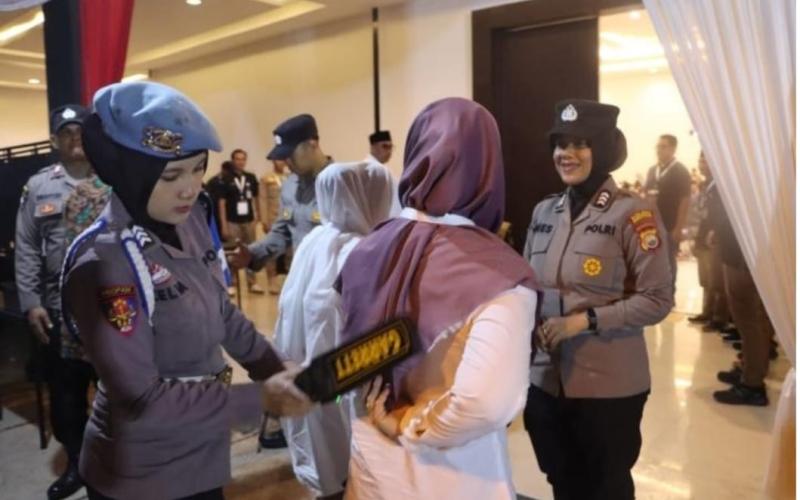 Wujudkan Proses Demokrasi Yang Kondusif, Personil Polres Kepahiang Amankan Kegiatan Debat Pasangan Calon Bupati dan Wakil Bupati Kepahiang