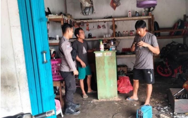 Sat Binmas Polres BS dalam Satgas Preemtif OPS Mantap Praja Nala 2024 Sambangi warga Edukasi dan Ajak Warga masyarakat Untuk sama sama Cooling System terkait Pilkada 2024.