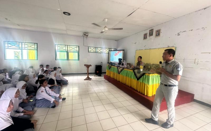 Jasa Raharja dan Satlantas Polres Gelar Sosialisasi Tata Tertib Belalu Lintas di SMAN 1 Bengkulu Utara