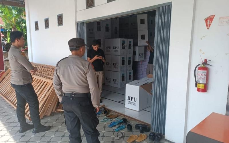 Polresta Bengkulu, Laksanakan Pengamanan dan Pengepakan Logistik Pilkada Kota Bengkulu di Gudang Logistik KPU