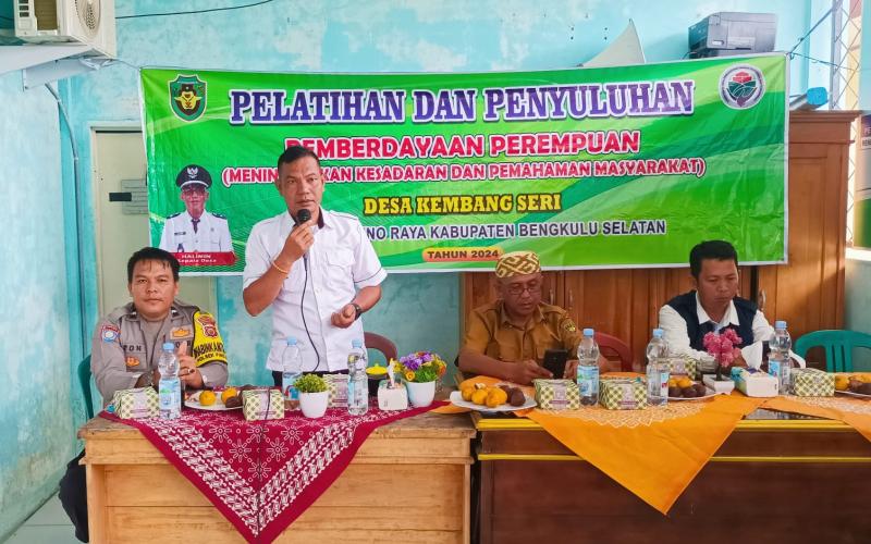 Kanit Reskrim dan Bhabinkamtibmas Polsek Pino Raya Hadiri Pelatihan Pemberdayaan Perempuan di Desa Kembang Seri
