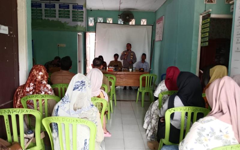 Kapolsek Pino Raya dan Kanit Binmas Hadiri Rapat Lintas Program di Puskesmas Pagar Gading