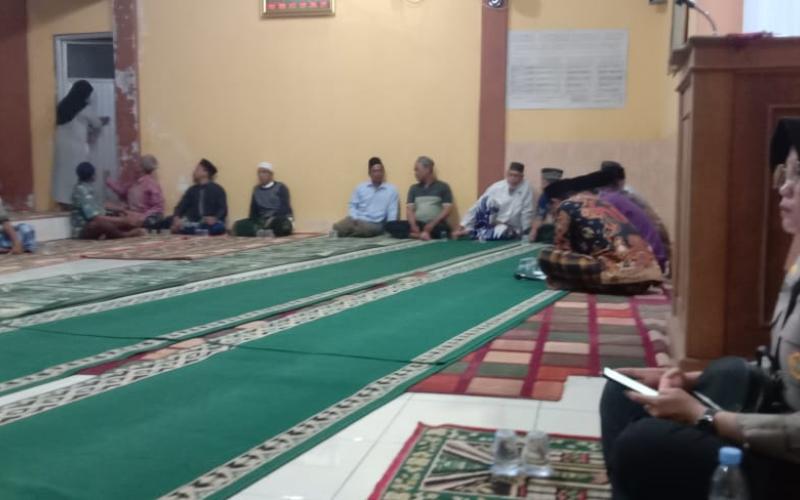 Bhabinkamtibmas Polsek Kampung Melayu Hadiri Pemilihan Ketua RT di Kelurahan Padang Serai