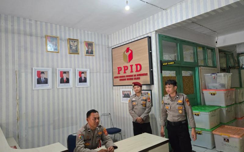 Polres Bengkulu Selatan Siagakan Personel PAM untuk Perketat Pengamanan Kantor Bawaslu Pasca Pilkada 2024