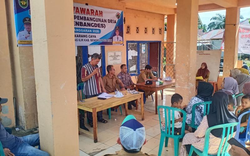Kanit Binmas Polsek Kedurang Ilir Hadiri MusrenbangDes Desa Karang Caya untuk Rencana Kerja 2026