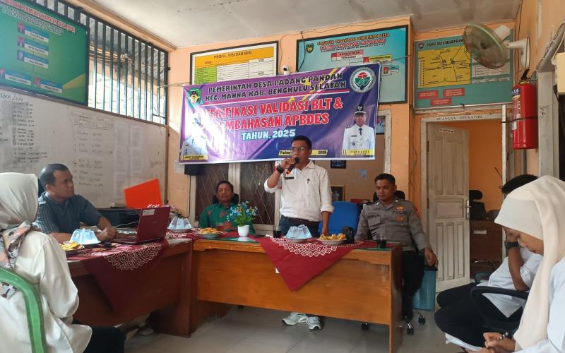 Kanit Binmas dan Bhabinkamtibmas Polsek Manna Hadiri Musyawarah Penetapan Calon Penerima BLT Desa Padang Pandan