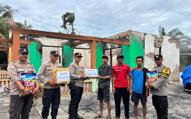 Kapolsek Ketahun Salurkan Bantuan Kepada Korban Kebakaran
