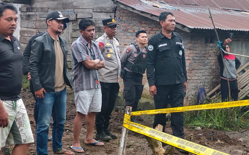 Tim Gegana Brimob Polda Bengkulu Lakukan Sterilisasi dan Pembukaan Police Line di Lokasi Penemuan Mortir