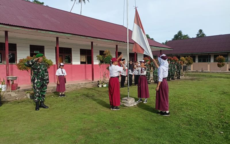 Satgas PAM Puter Berikan Edukasi Wawasan Kebangsaan Untuk Anak - Anak Pulau Terluar di SDN 054 Desa Msok Enggano