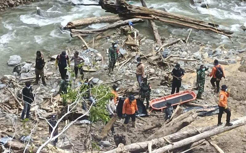 Hari Ini Tim Gabungan Temukan 6 Korban Banjir Bandang di Pegunungan Arfak, Pencarian Dilanjutkan Besok