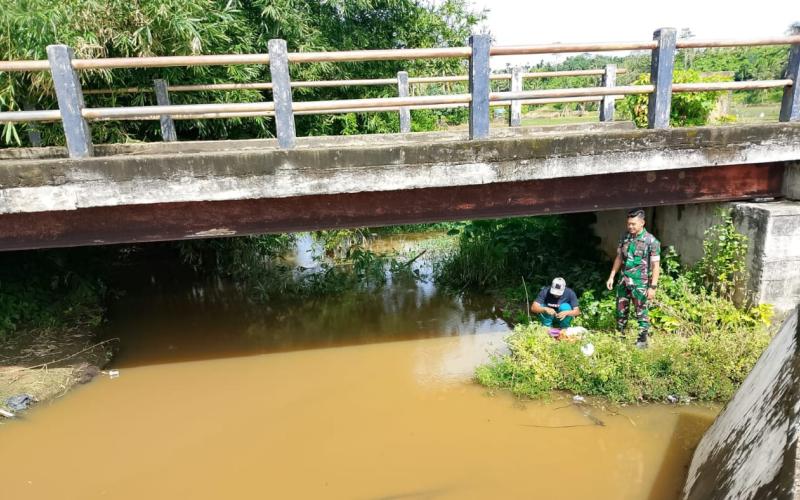 Satgas TMMD Ke-124 Kodim 0408/BS Bangun Kebersamaan Dampingi Warga Memancing