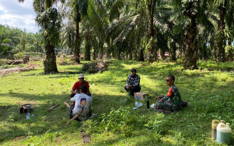 Cara Satgas TMMD Ke-124 Kodim 0408/BS dan Warga Hilangkan Lelah