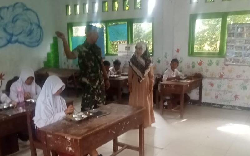 Satgas TMMD Ke-124 Kodim 0408/BS Gelar Komsos di Sekolah