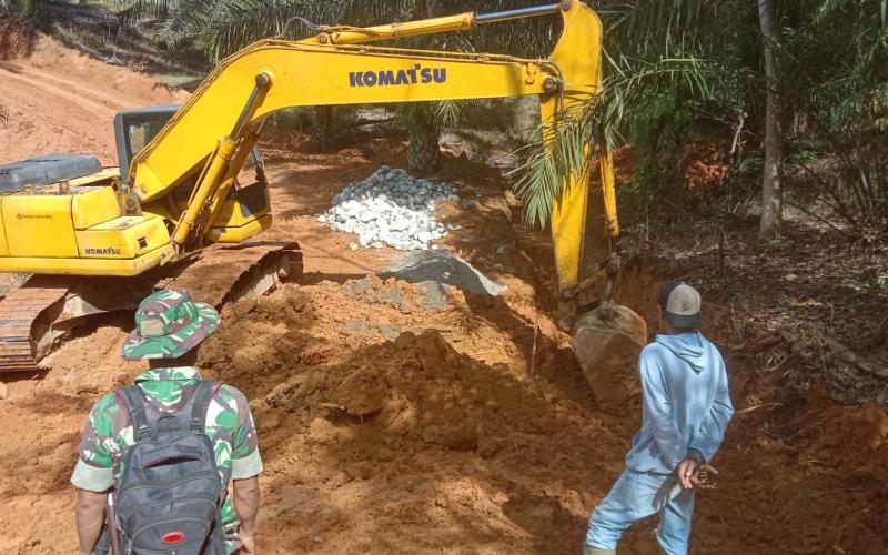 Progres Pembuatan Plat Dekker TMMD Ke-124 Kodim 0408/BS Memasuki Proses Pemasangan Pondasi