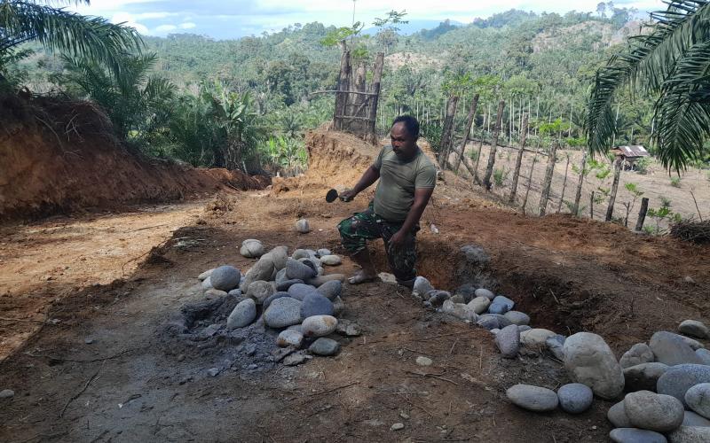 Satgas TMMD Ke-124 Kodim 0408/BS Kebut Pondasi Untuk Tugu Prasasti