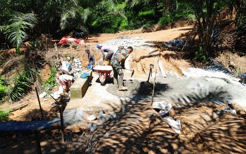 Satgas TMMD Ke-124 Kodim 0408/BS Kebut Pembangunan Talud