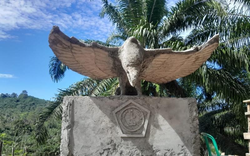 Pembuatan Tugu Prasasti TMMD Ke-124 Kodim 0408/BS Capai 70%