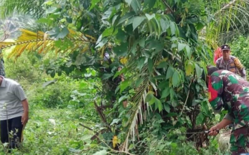 Jelang Penutupan TMMD, Satgas TMMD Ke-124 Kodim 0408/BS dan Warga Tetap Gotong Royong