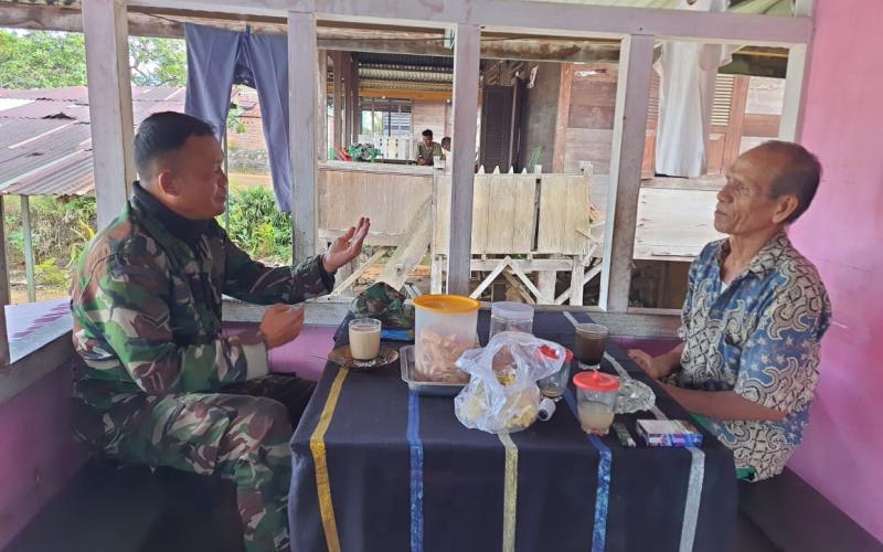 Personel Satgas TMMD ke-126 Bangun Keakraban Lewat Obrolan Hangat