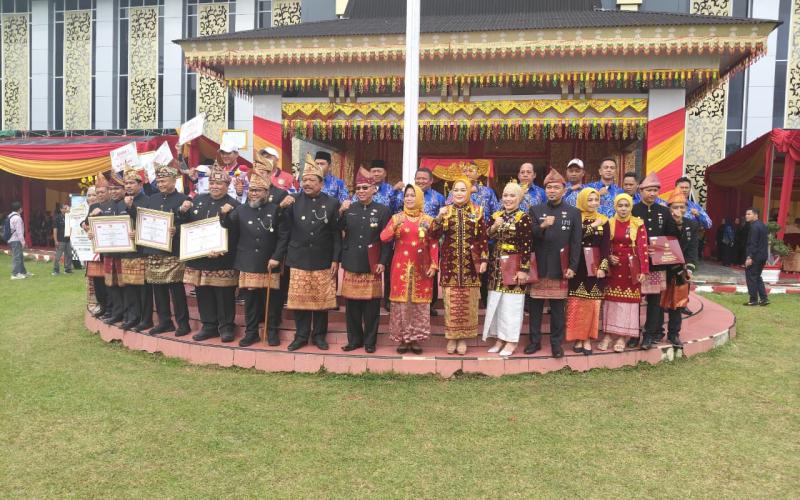 Kades Air Simpang Ikuti Upacara HUT Provinsi Bengkulu, Simbolis Terima Batik dari Gubernur