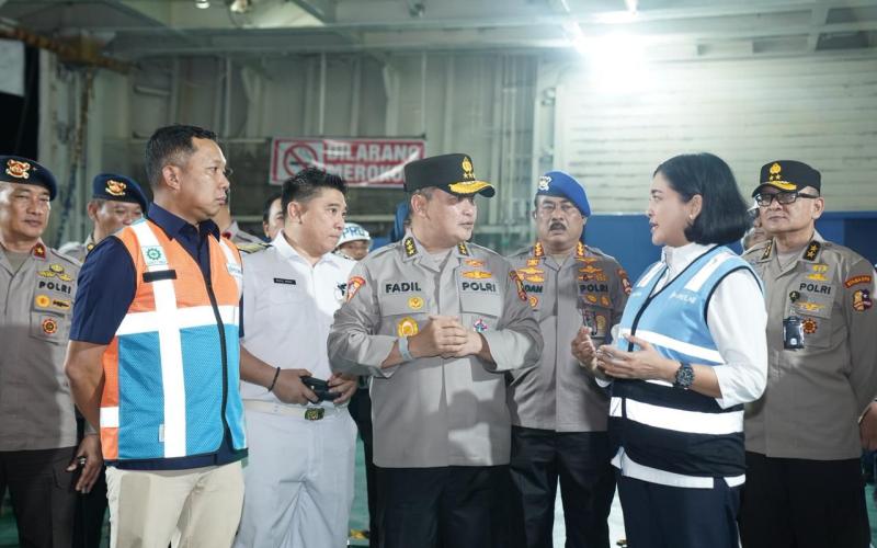 Polri dan PT Pelni Saling Apresiasi dalam Misi Kemanusiaan Penanganan Bencana di Aceh, Sumut, dan Sumbar