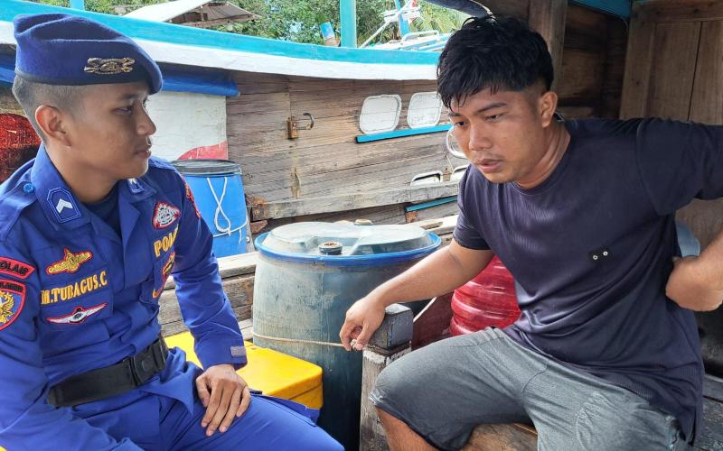 Ditpolairud Polda Bengkulu Laksanakan Patroli Menggunakan Kapal Polisi XXVII-2001 di Perairan di Pulau Baai, Berikan Himbauan Keselamatan kepada Nelayan