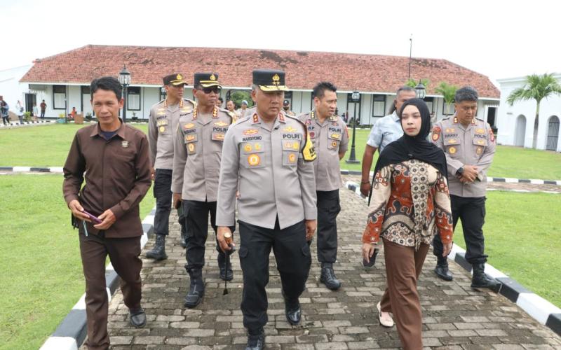 Kapolda Bengkulu Tinjau Langsung Pengamanan Objek Wisata Benteng Marlborough, Pastikan Kesiapan Menghadapi Libur Natal dan Tahun Baru