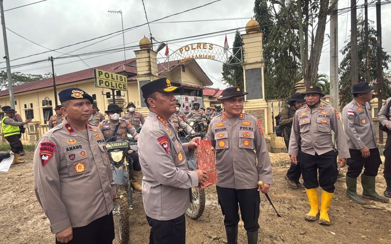 Wakapolri Tinjau Penanganan Dampak Bencana di Aceh Tamiang, Ratusan Kendaraan dan Personel Disiapkan