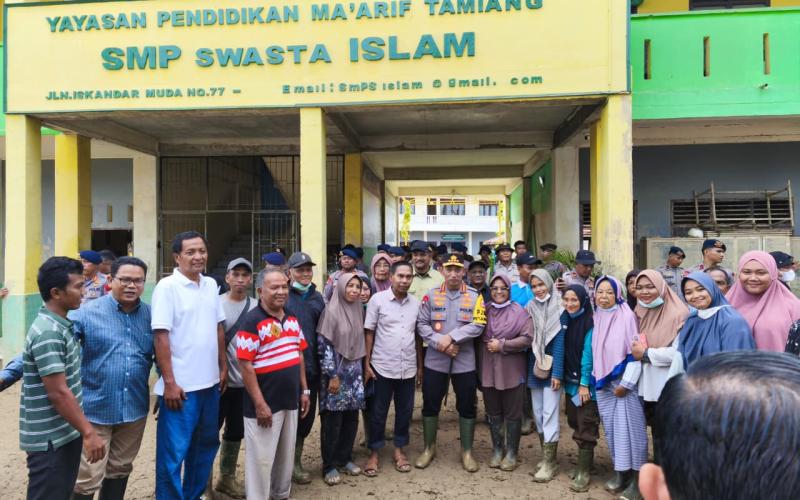 Kapolri Tinjau Aceh Tamiang, Targetkan Sekolah Bisa Segera Beroperasi 