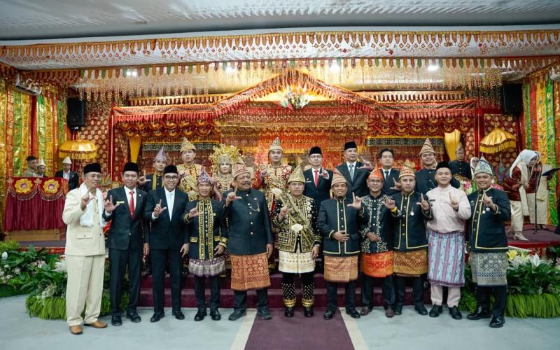 HUT Lebong ke-22, Helmi–Mian Beri Kado Jalan Mulus hingga Ambulans Gratis